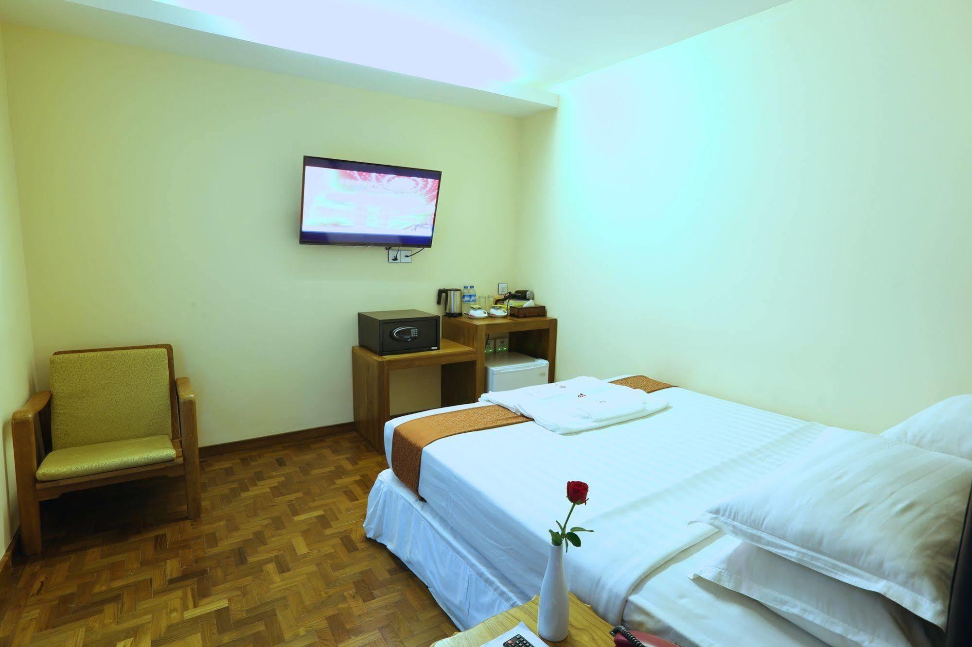 Queen'S Park Hotel Yangon Luaran gambar