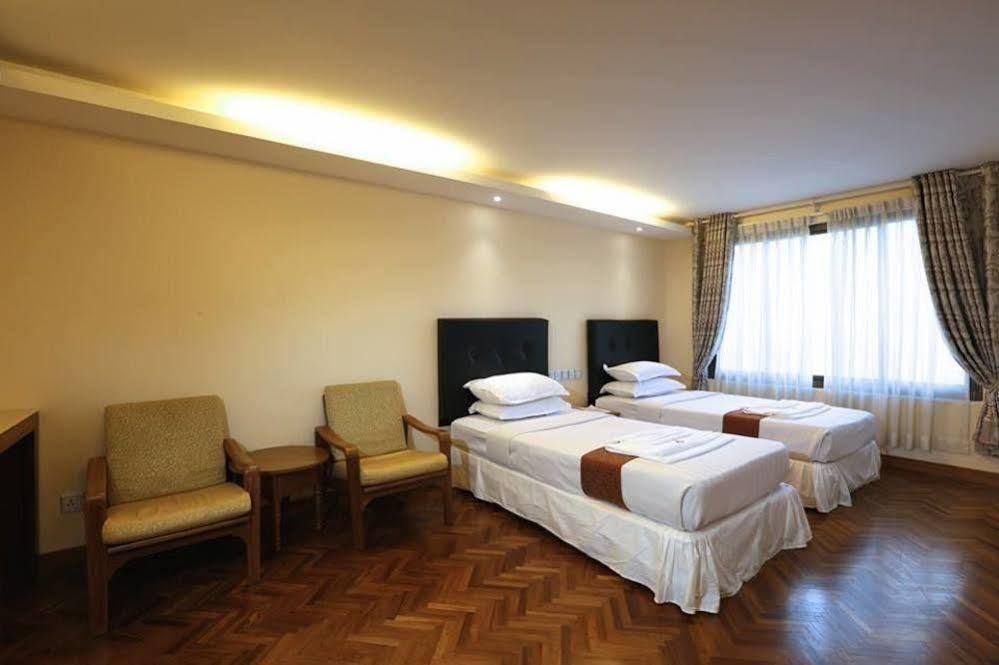 Queen'S Park Hotel Yangon Luaran gambar